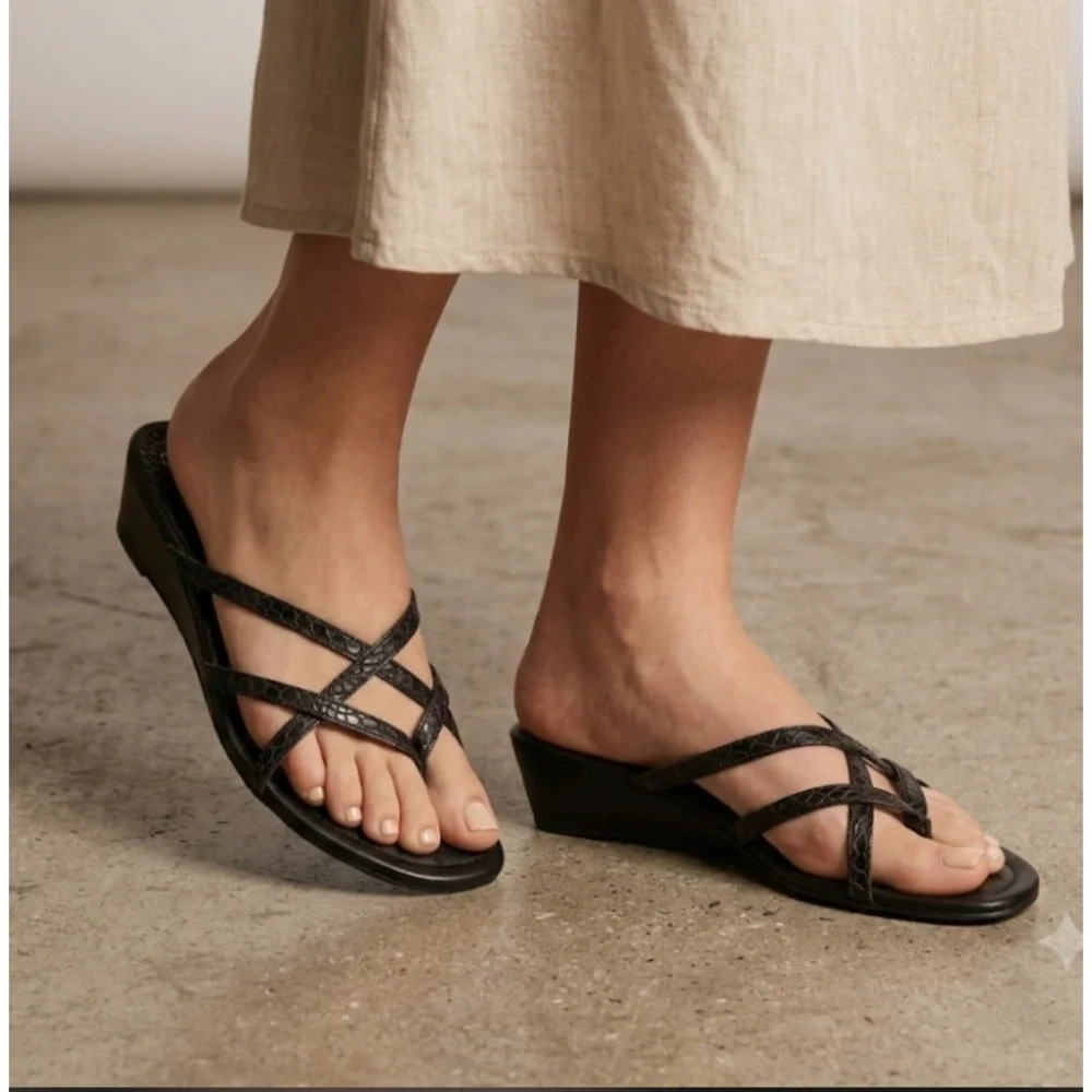 Donald J Pliner Strappy Black Leather Shoes Sandals Size 8.5 M